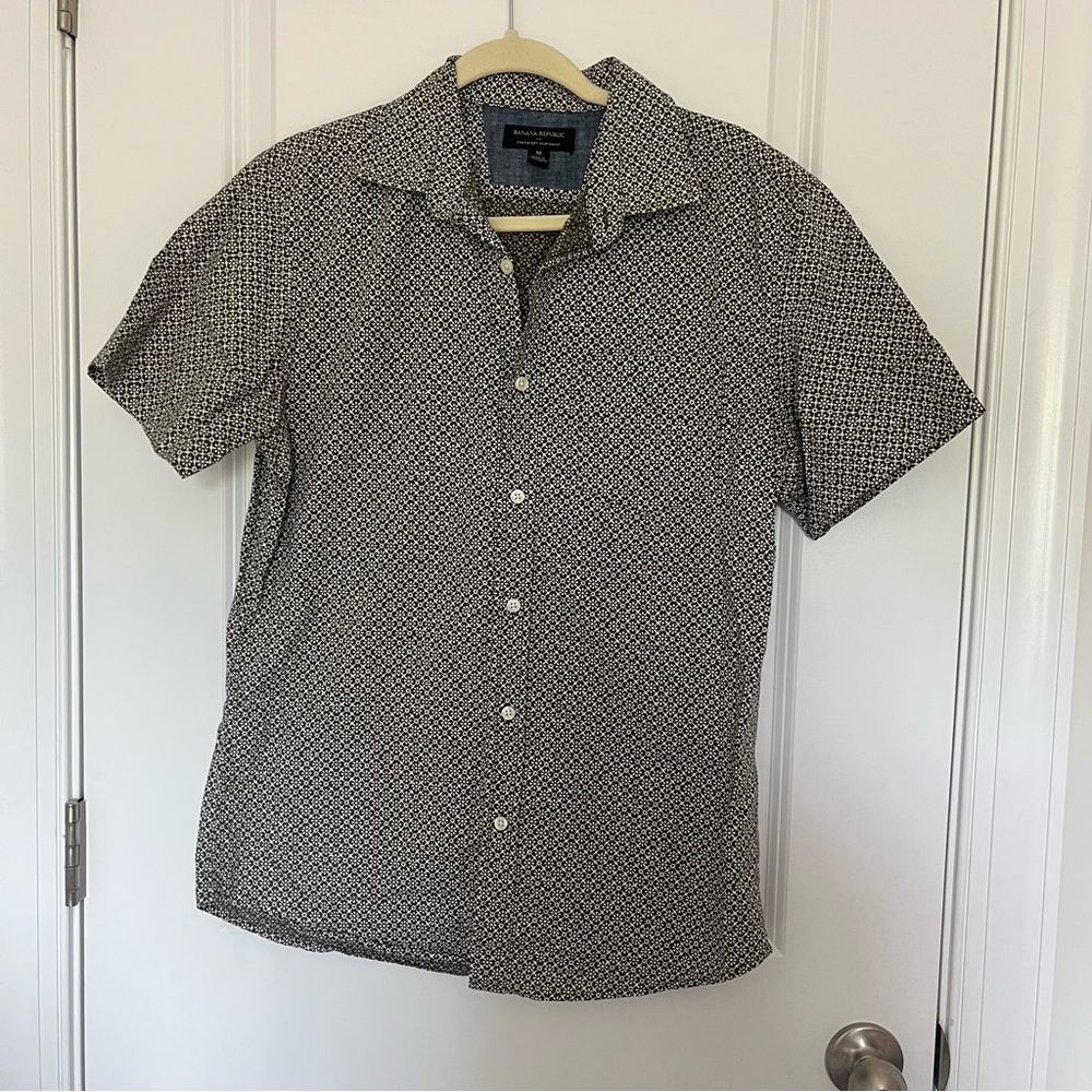Banana Republic Men’s Medium Dark Green Short Sleeve Button Up Slim Fit Shirt
